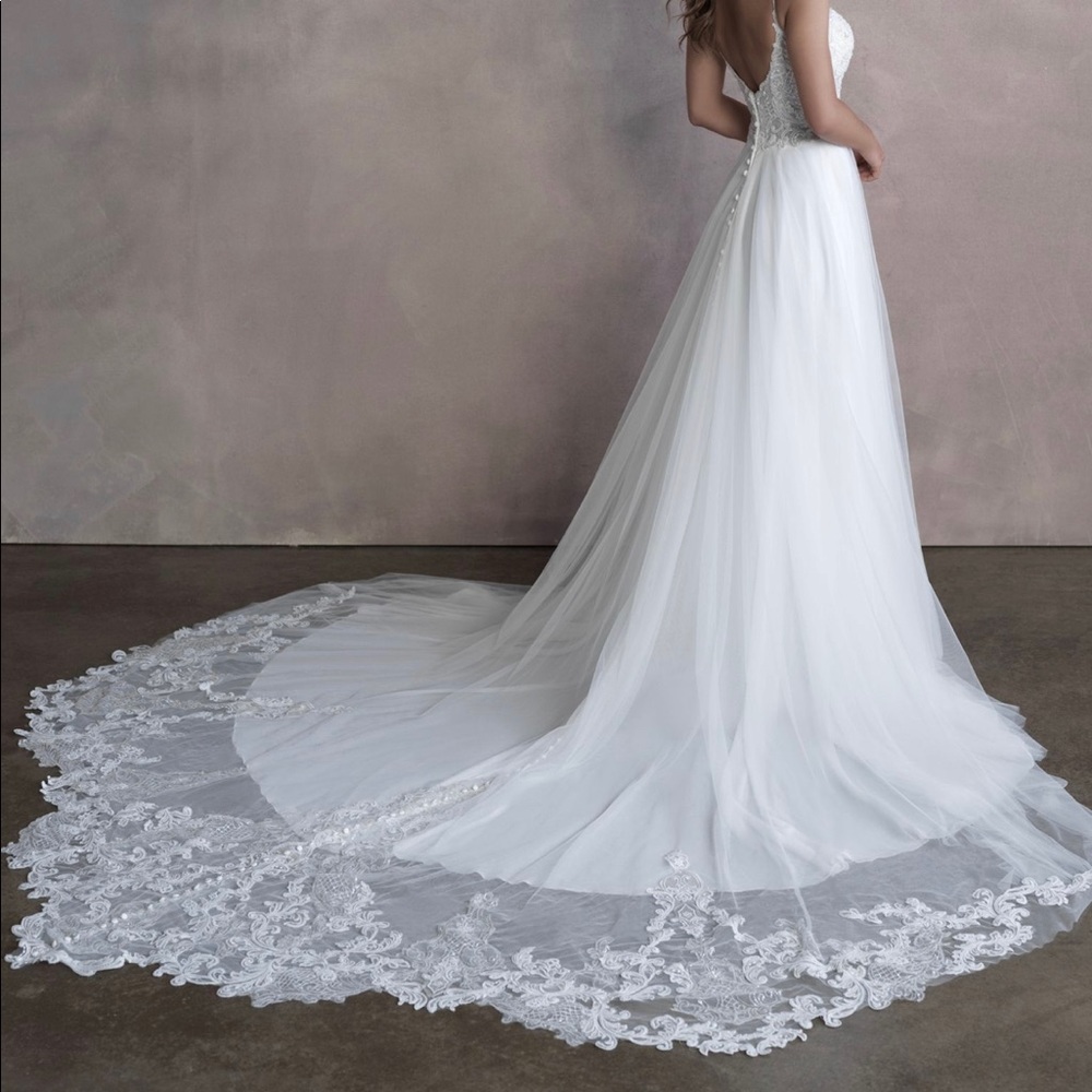 Allure Bridal gown in IVORY Brand New/tags Style: 9814